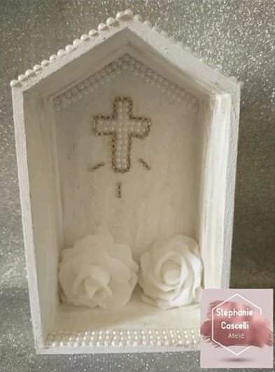 Capelinha com cruz de pérolas